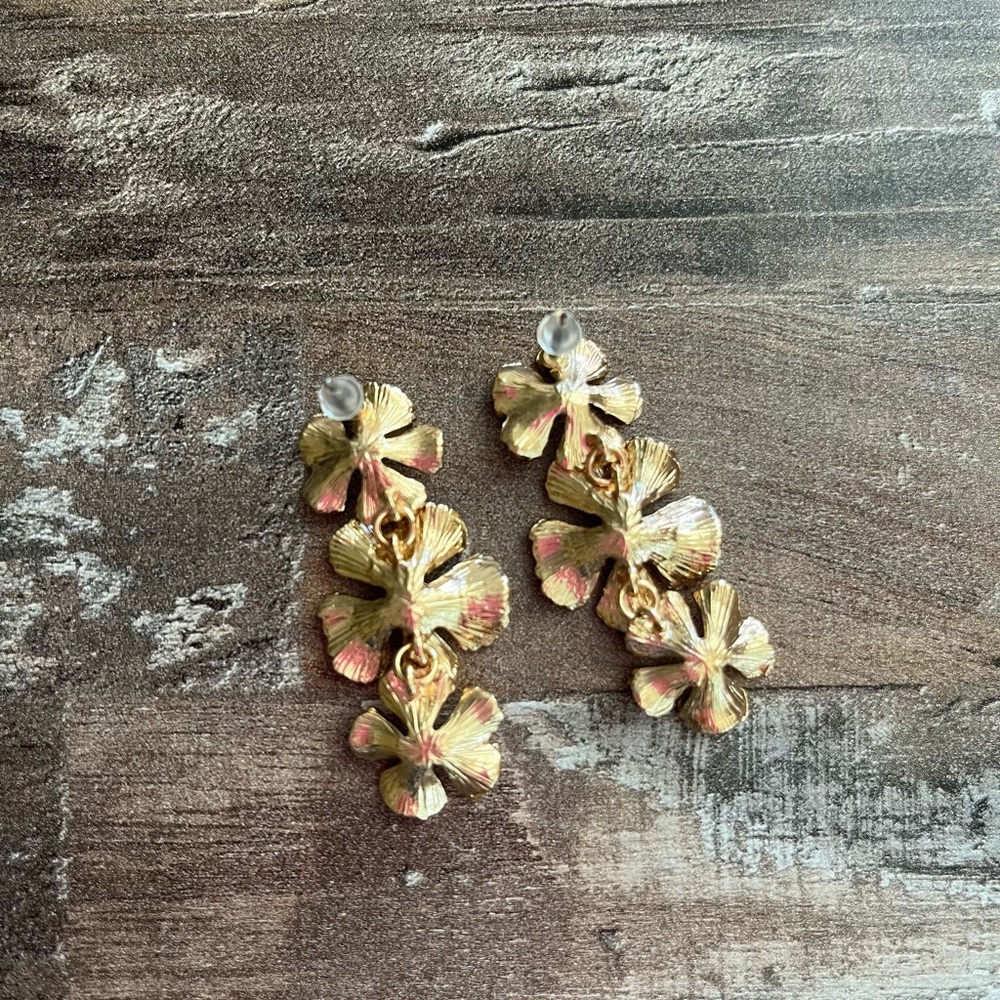 NEW Floral Dangle Earrings! - Picture 2 of 4